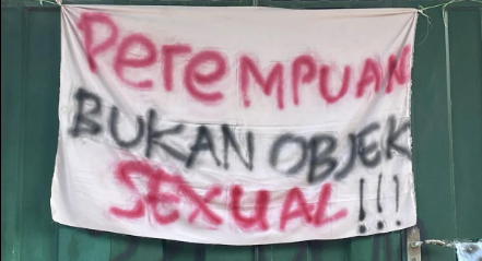 Penangkapan tersangka kekerasan seksual di pesantren oleh tim kepolisian
