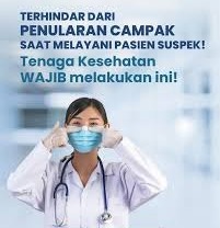 Dokter memberikan penjelasan mengenai pentingnya vaksinasi MMR bagi orang dewasa dalam sebuah seminar kesehatan.