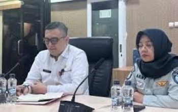 Muhammad Hidayat (Kepala BPKAD) dan Beni Rahmat (Kepala BKPSDM) saat menyampaikan hasil monitoring kebijakan kerja fleksibel ASN di Tangerang.