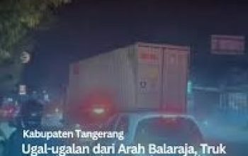 Penampakan kerusakan infrastruktur jalan akibat terjangan truk kontainer yang melaju tidak terkendali di Tol Bitung, Sabtu dini hari.