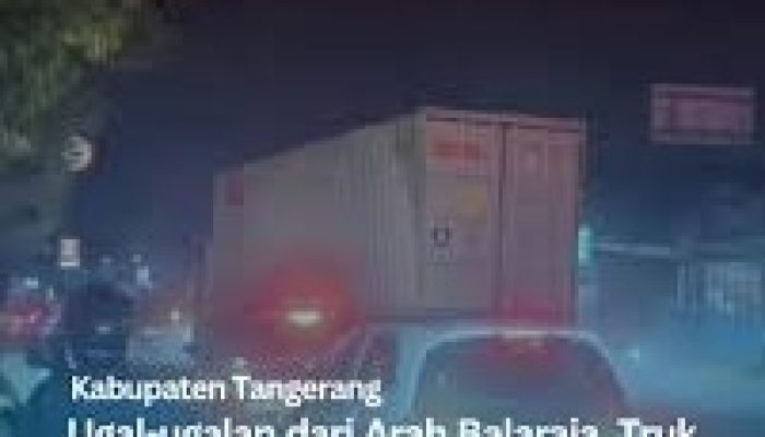 Truk Kontainer Ugal-ugalan Terjang Tigaraksa Hingga Rusak Fasilitas Tol Bitung