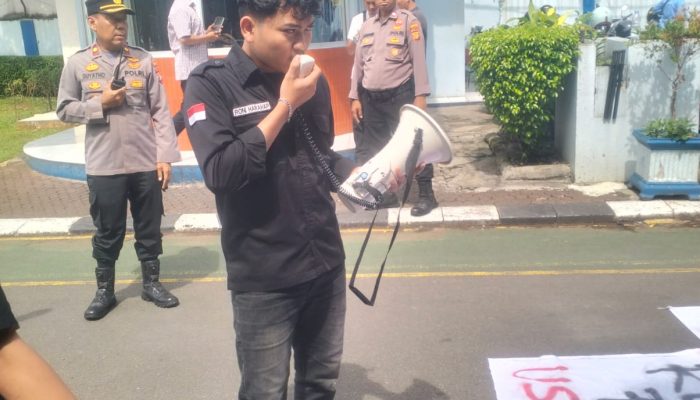 Massa Desak Pencopotan Dirut PDAM Kabupaten Tangerang