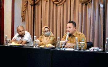 Kepala Disnaker Kabupaten Tangerang Rudi Lesmana memimpin Rapat Koordinasi TKDV bersama narasumber Bappenas di The Grantage Hotel.