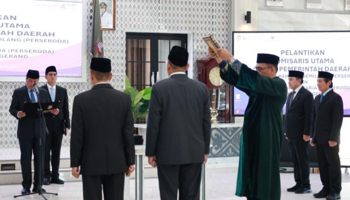 Perkuat Tata Kelola BUMD, Bupati Maesyal Rasyid Lantik Komisaris Utama BPR Kerta Raharja dan MKR