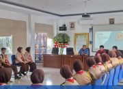 Anggota Saka Bhakti Husada menyimak pemaparan materi penyakit menular dari dokter coas di Aula Puskesmas Mauk yang didampingi dr. Allan Sartana.