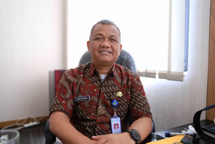 Kepala Disnaker Kota Tangerang Ujang Hendra Gunawan saat memberikan pengarahan terkait kesiapan dokumen lowongan kerja bagi pencari kerja lokal.