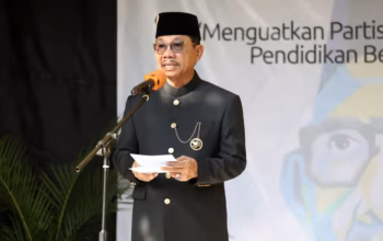 Peringatan Hari Pendidikan Nasional 2026 di SMP Negeri 1 Kota Tangerang yang menekankan kolaborasi semesta.