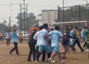 Atmosfer Stadion Mini Kecamatan Solear yang menjadi lokasi pertandingan sepak bola babak semifinal Pekan Olahraga antar Pegawai (POP) antara tim Polresta Tangerang dan DLHK Kabupaten Tangerang.