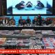 Deretan barang bukti berupa puluhan unit komputer, puluhan kartu ATM, dan uang tunai miliaran rupiah hasil sitaan Bareskrim Polri dari tiga markas judi online di Tangerang.