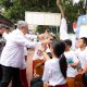 KOLABORASI IMUNITAS DIGITAL: Wali Kota Tangerang Selatan, Benyamin Davnie (tengah), didampingi jajaran pengurus DWP PPATK saat memberikan edukasi penggunaan perangkat digital yang aman dan sehat kepada para siswa di UPTD SDN Cirendeu 03, Rabu (12/8/2026).