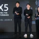 Bentuk fisik kamera full-frame Sony FX5 Cinema Line yang dipasangi XLR handle dan lensa premium, memperlihatkan desain bodi kompak bertipe flat-top.