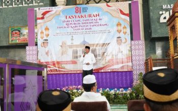 Bupati Tangerang Moch. Maesyal Rasyid bersama Ketua TP PKK Hj. Rismawati Maesyal Rasyid saat menghadiri tasyakuran HUT ke-81 RI di Masjid Agung Al-Amjad.