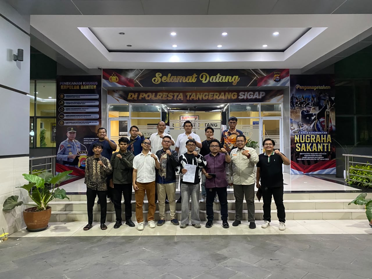 Gerbang depan gedung pelayanan Kepolisian Resor Kota (Polresta) Tangerang tempat pelaporan hukum diserahkan