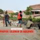 Lokasi pembangunan proyek fisik turap tanpa papan informasi di Kampung Cilampe, Kosambi, Kabupaten Tangerang tahun 2026.