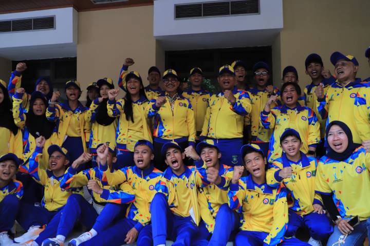 Kepala Dispora Kota Tangerang Kaonang saat memberikan pengarahan taktis bersama perwakilan KONI guna mematangkan strategi operasional 59 cabang olahraga menjelang laga di Tangerang Selatan, Rabu (23/09/2026).