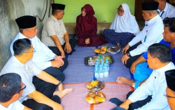 Benyamin Dampingi Gubernur Andra Soni Temui Keluarga Jurnalis Donal Husni di Tangsel