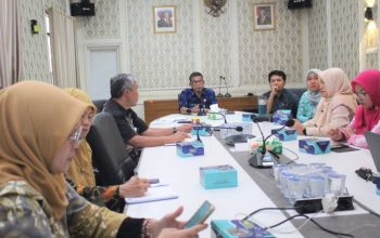 Kepala Kesbangpol Kota Tangerang memimpin rapat koordinasi implementasi Sekolah Laboratorium Pancasila untuk tingkat SD dan SMP.